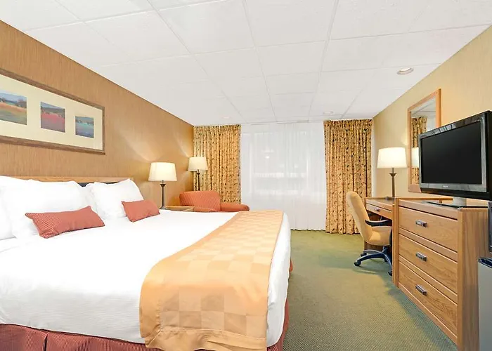 Hotel Ramada Msp Airport At The Mall 3*