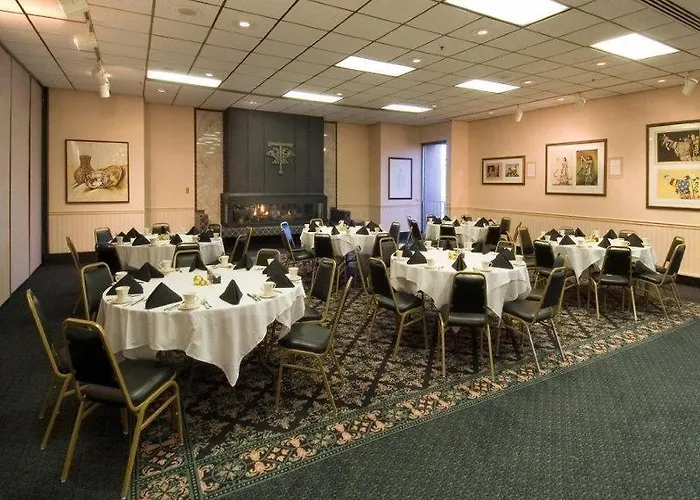 Hotel Ramada Msp Airport At The Mall 3*