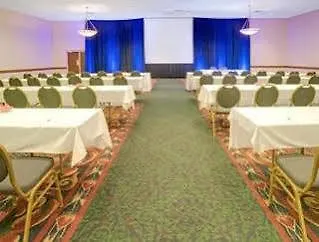 Ramada Msp Airport At The Mall Hotel