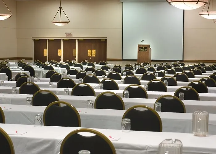 Ramada Msp Airport At The Mall Hotel 3*